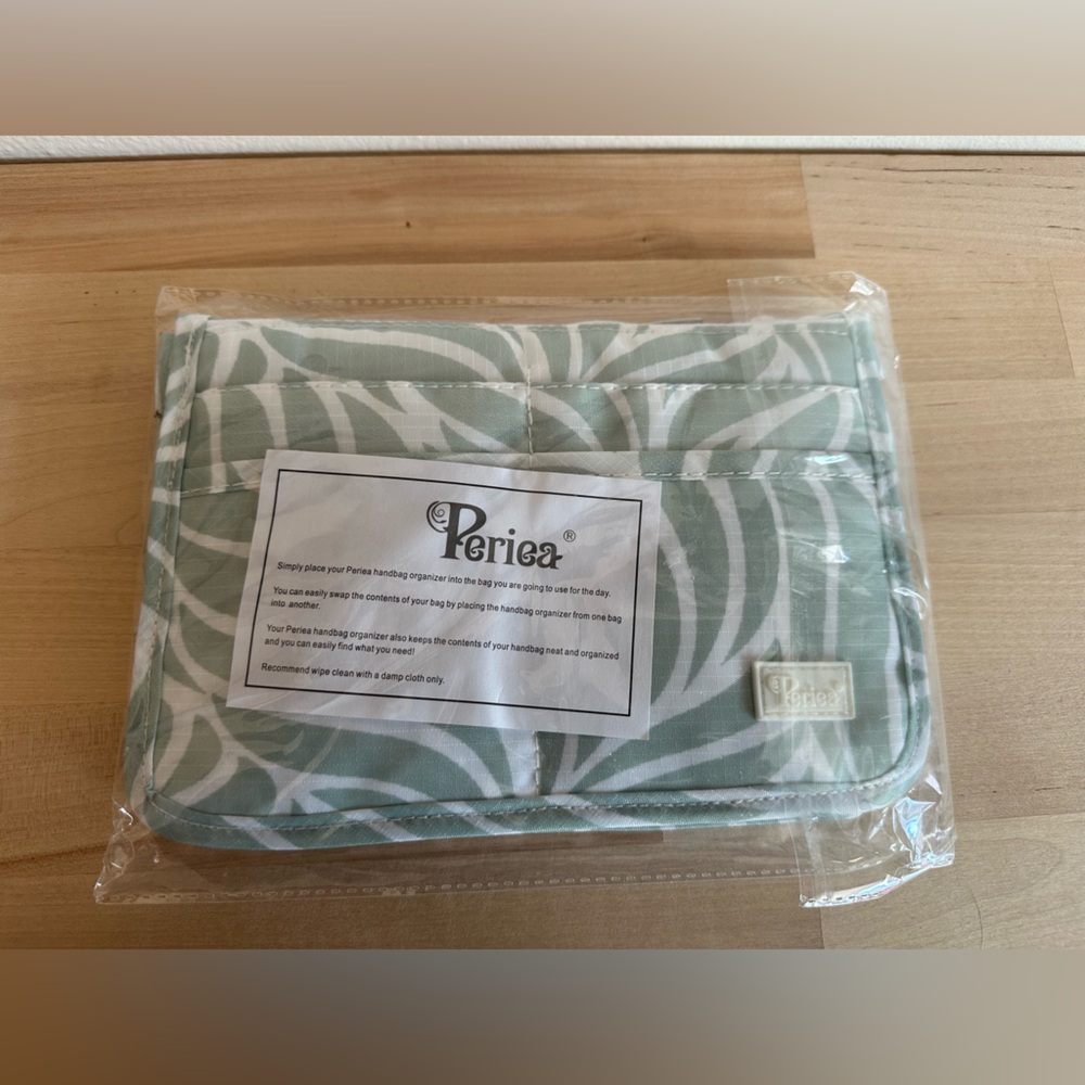 Stylish Green and White Purse Organizer - Picture 12 of 12